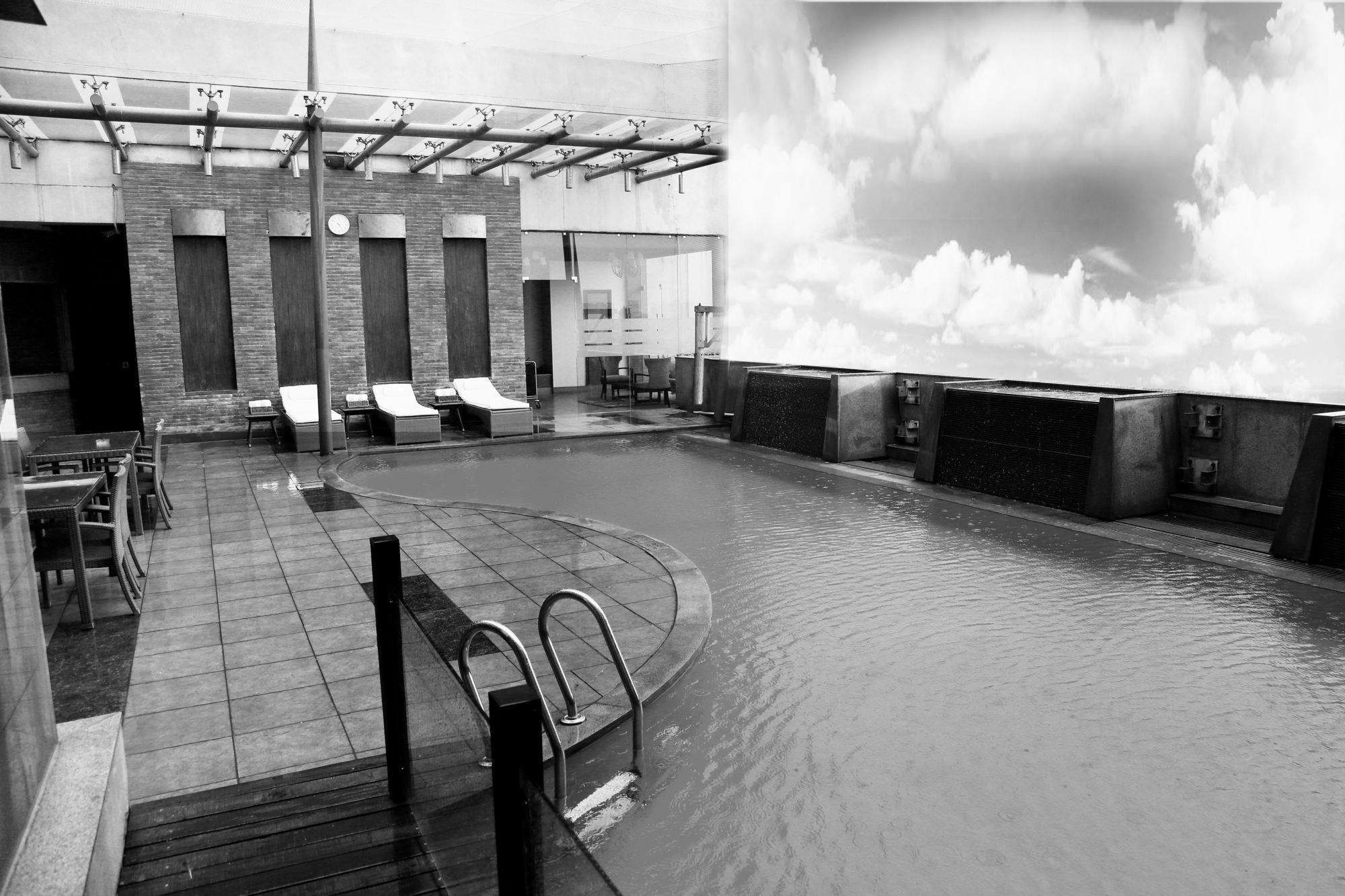 Radisson Noida Hotel Ngoại thất bức ảnh